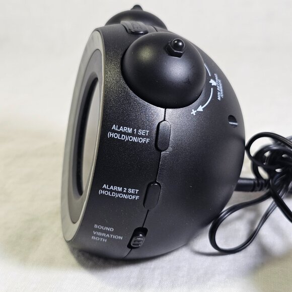 USCCE Loud Dual Vibrating Alarm Clock with Bed Shaker BV188 5V/1A - Picture 5 of 8